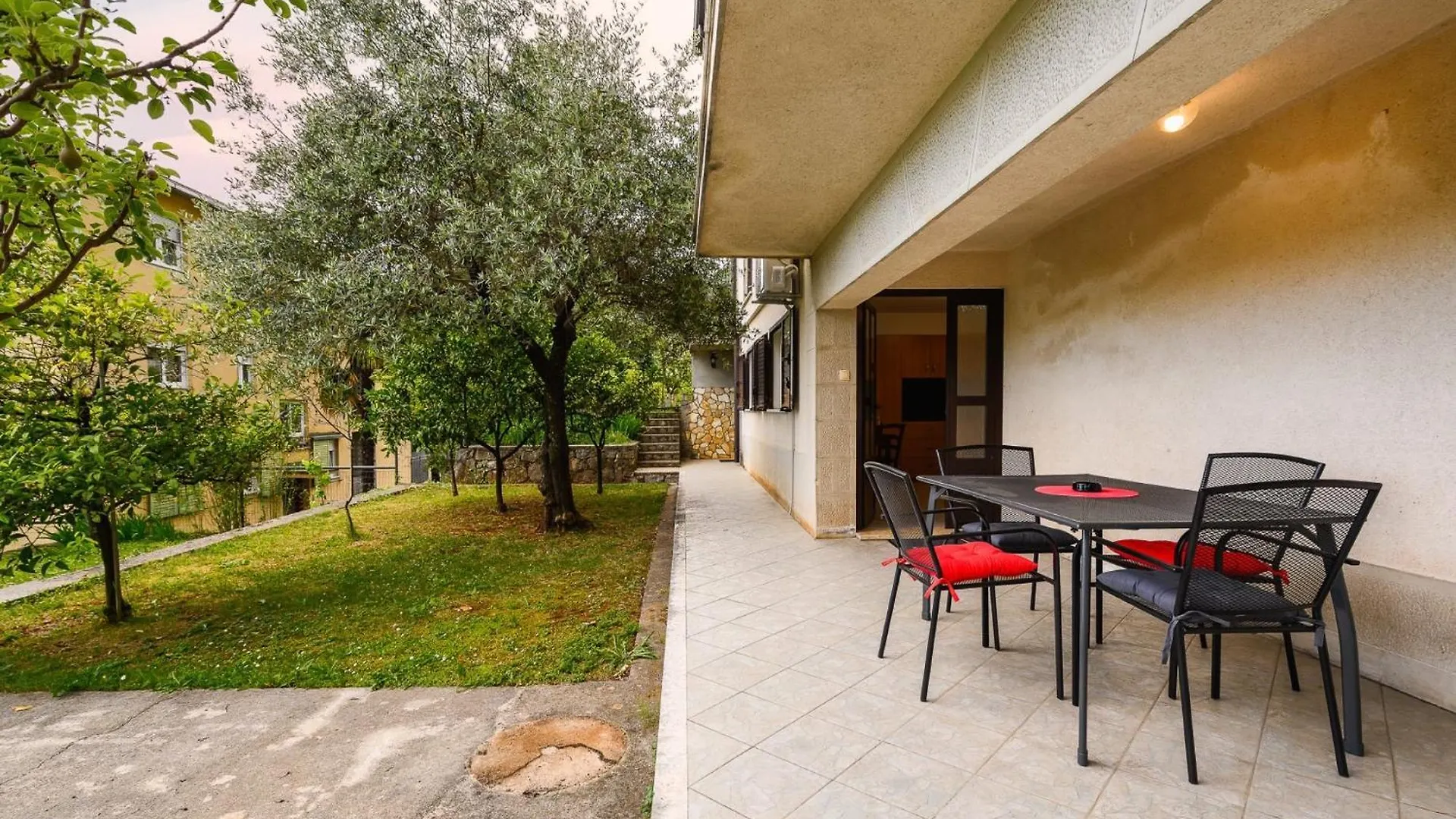 Apartments Vilma Laurana 0*,  Croazia